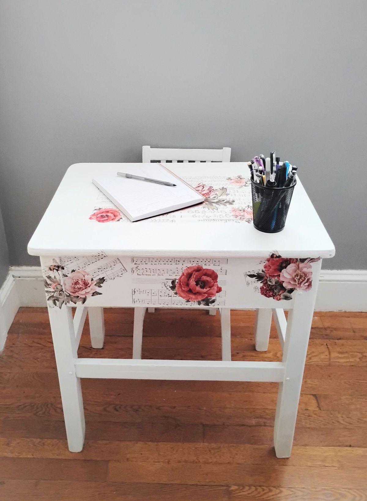 Vintage-Inspired Upcycled Kids Desk & Chair Set – Linen White with Floral Sheet Music Accents